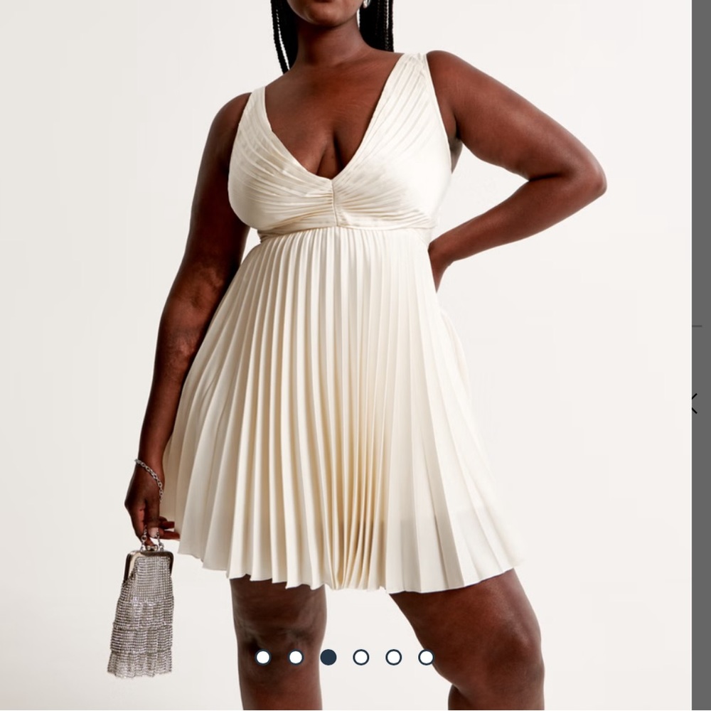 Short pleated dress